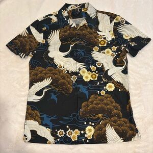Express Men’s Japanese Dancing Cranes Short Sleeve Button Down Shirt